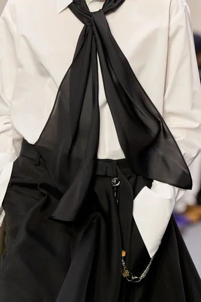 Look 10
